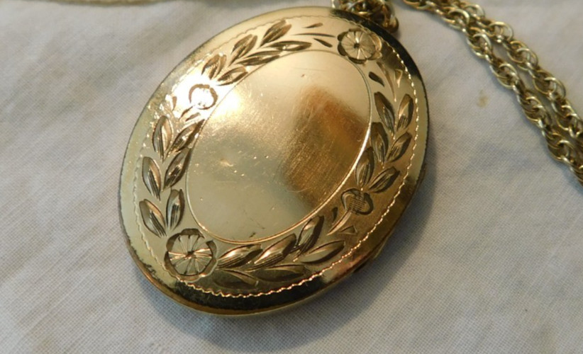 Winard Vintage 12K Gold filled Photo Locket Necklace 16 grams