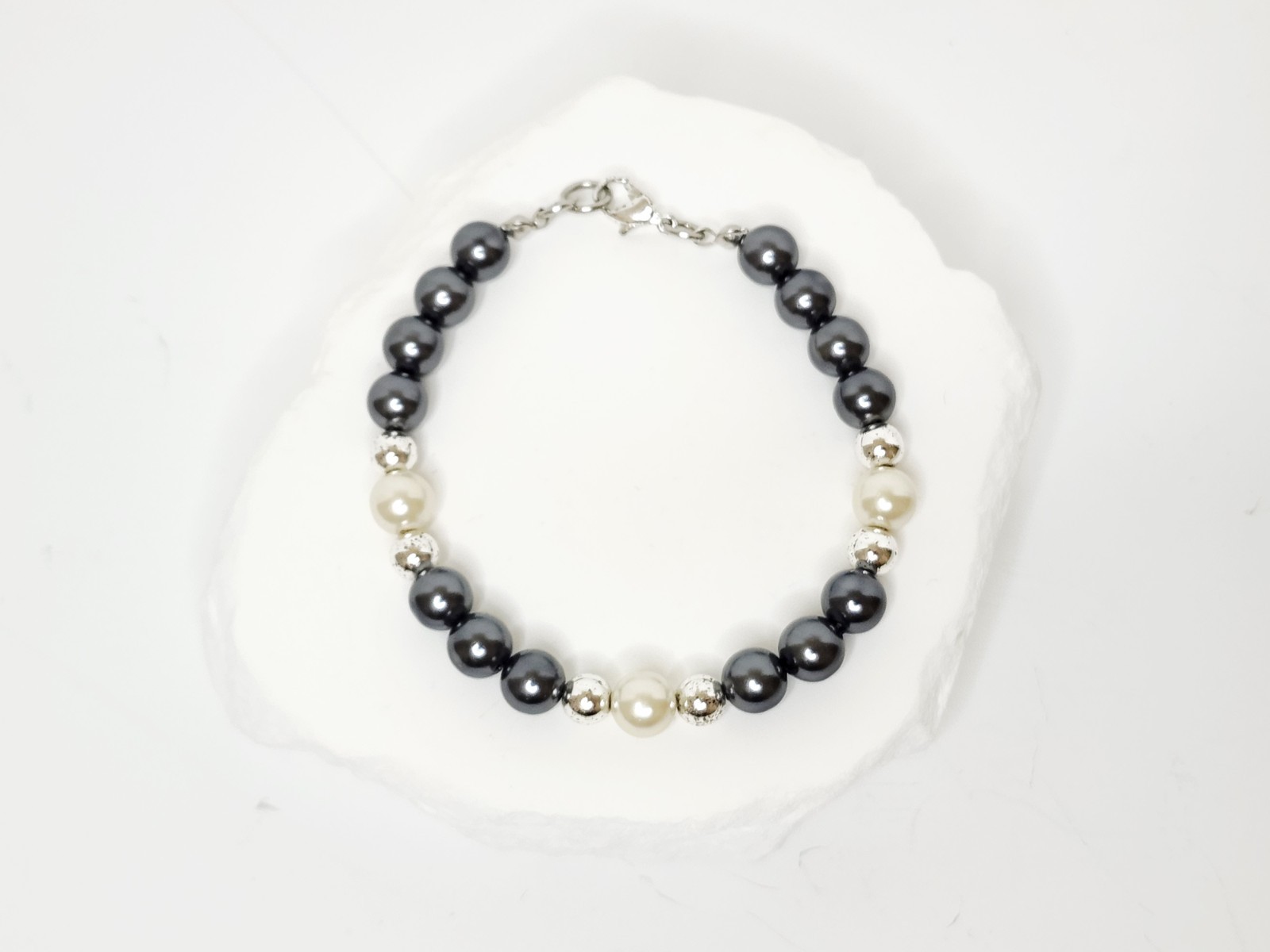 Vintage Gray And White Faux Pearl Bracelet – Freshwater Look – READ