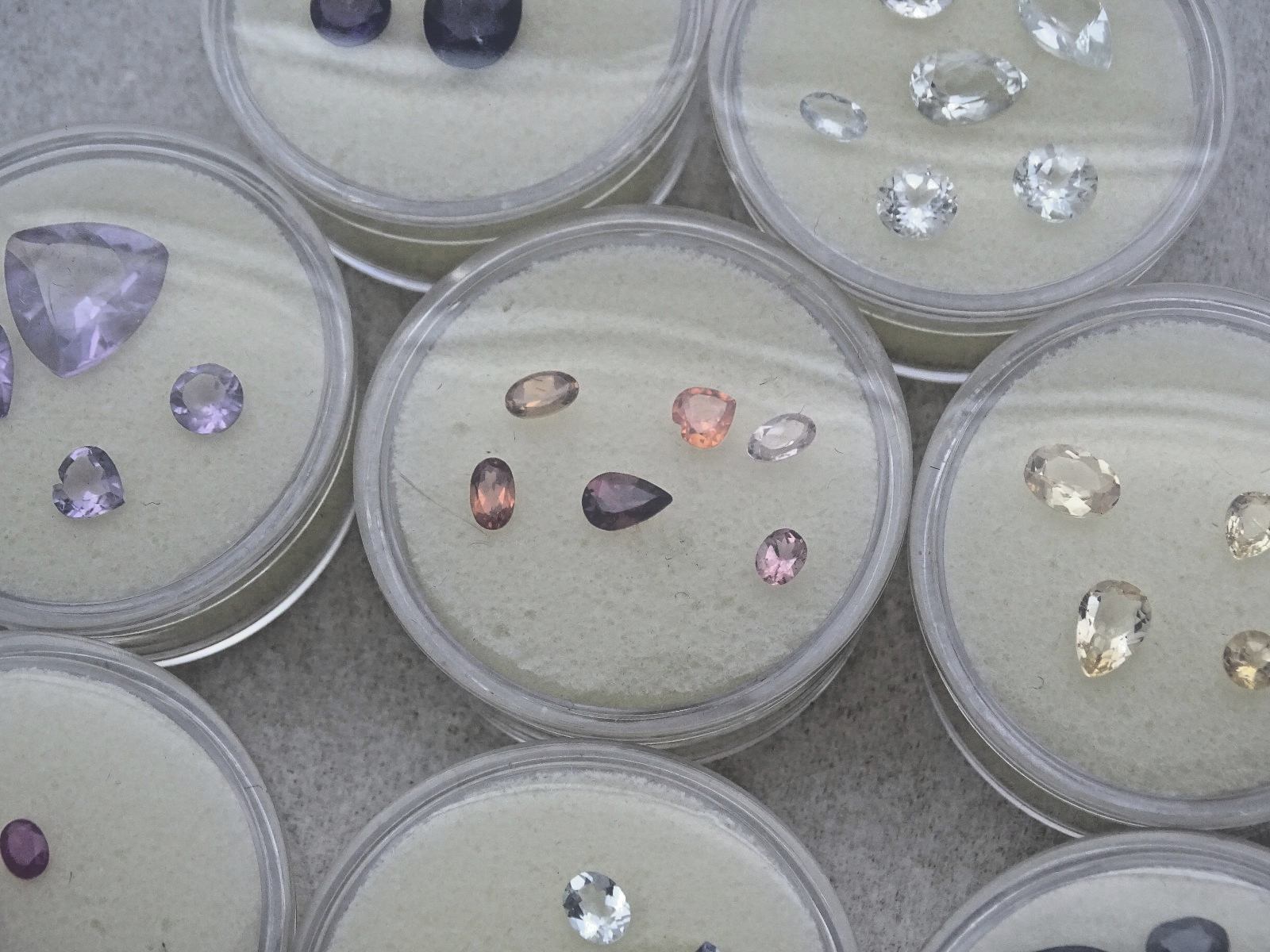 (10) ASSORTED COLORED STONES / FEDEX FREE SHIPPING