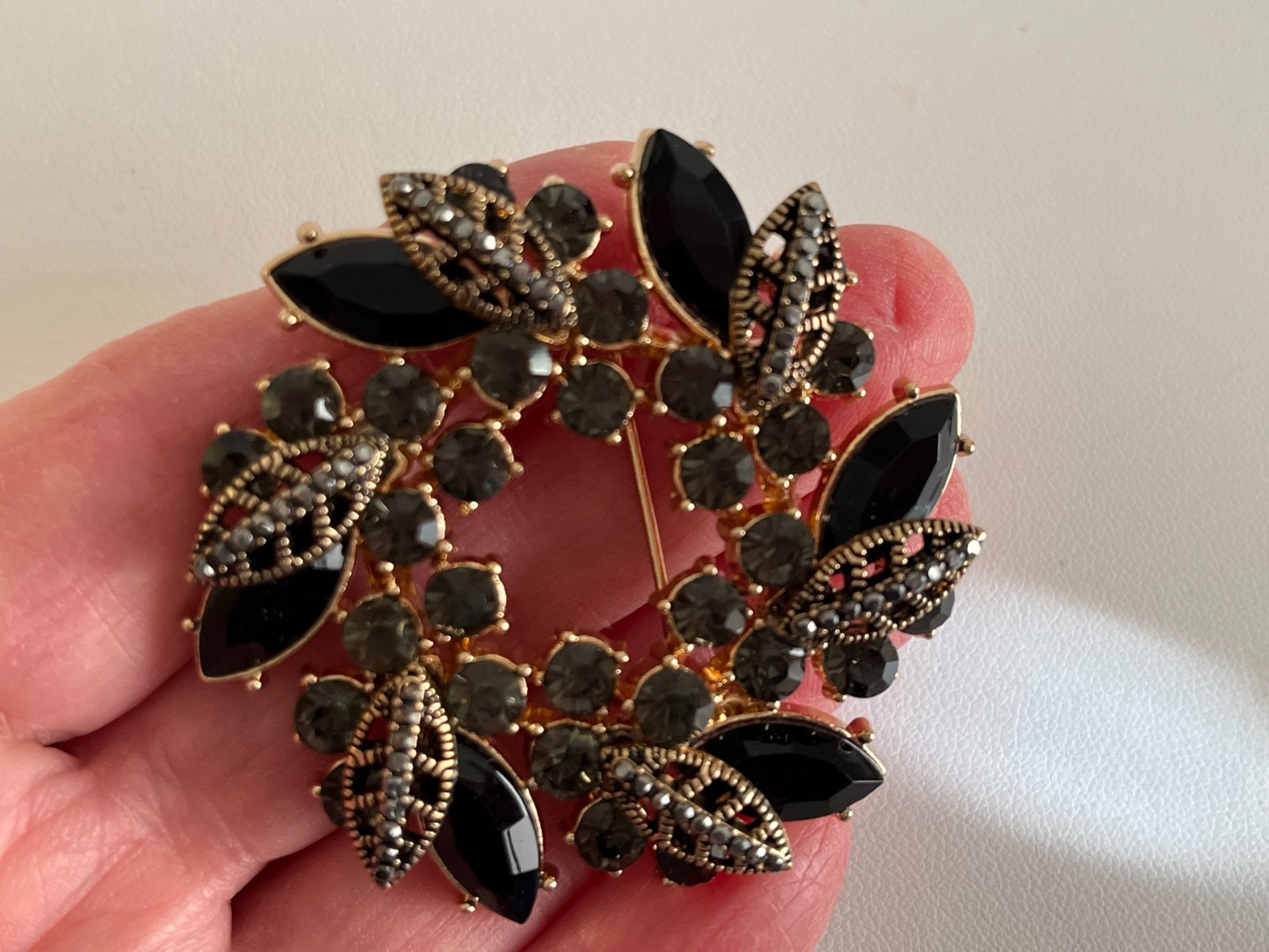 Napier Black Dark Green Faceted Crystal Round Brooch Signed 2 1/4″ New In Box
