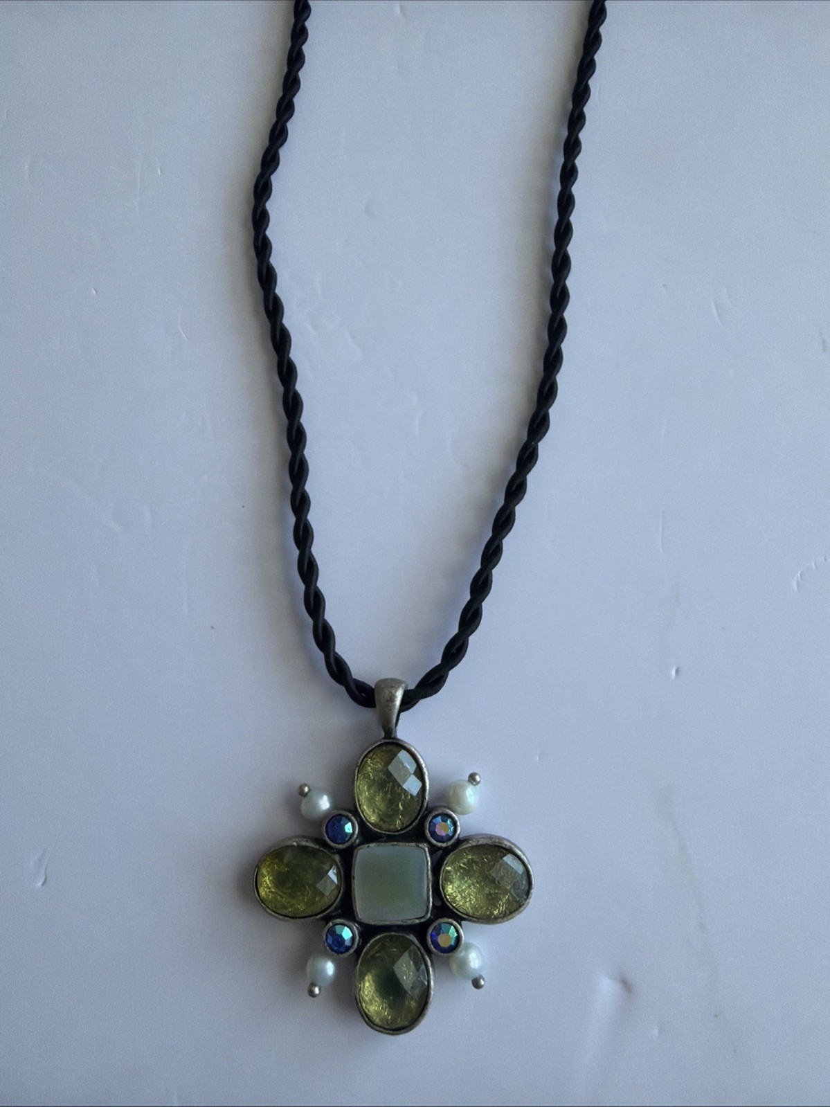 Lia Sophia “Bloommates”necklace / Mother Of Pearl Center/Freshwater Pearls In…