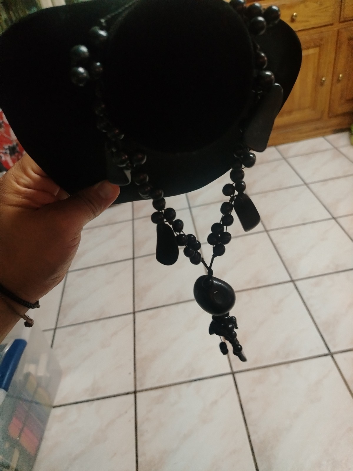 VTG BLACK GLASS TEAR DROP PENDENT NECKLACE Vintage