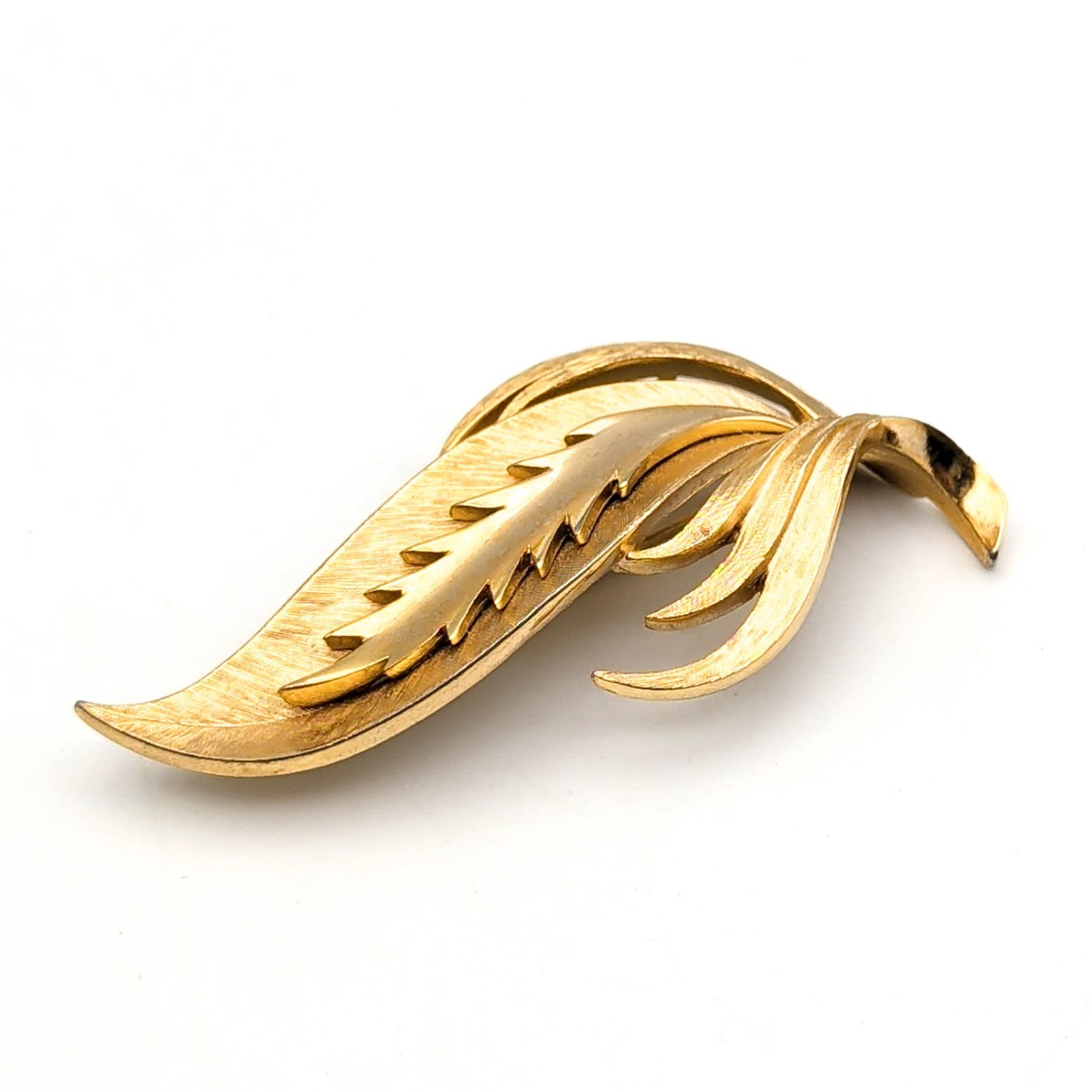 Vtg Crown Trifari Gold Tone Brushed And Polished Leaf Brooch Botanical 3″
