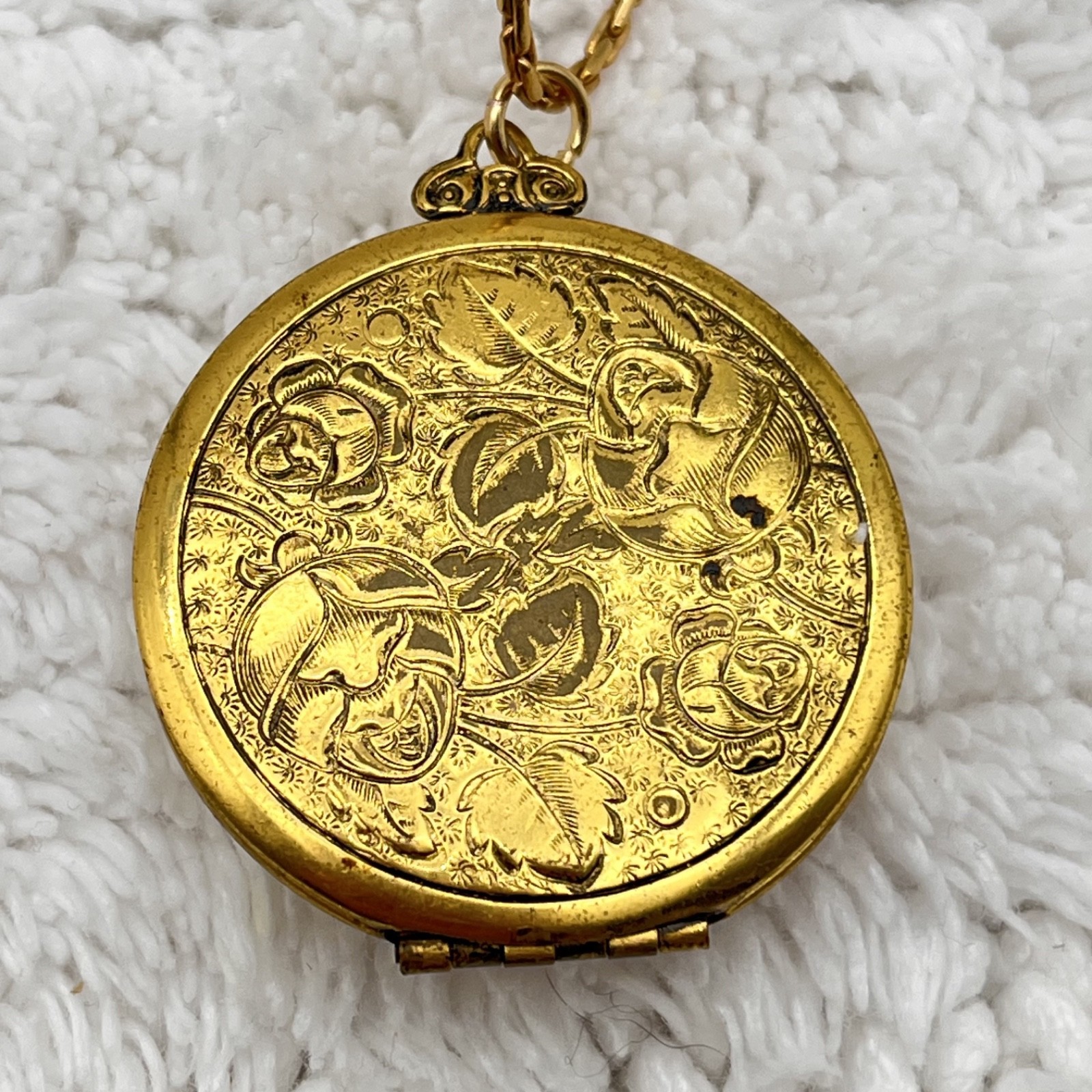 Vintage Victorian Style Locket Pendant Necklace Engraved Floral Flower Motif