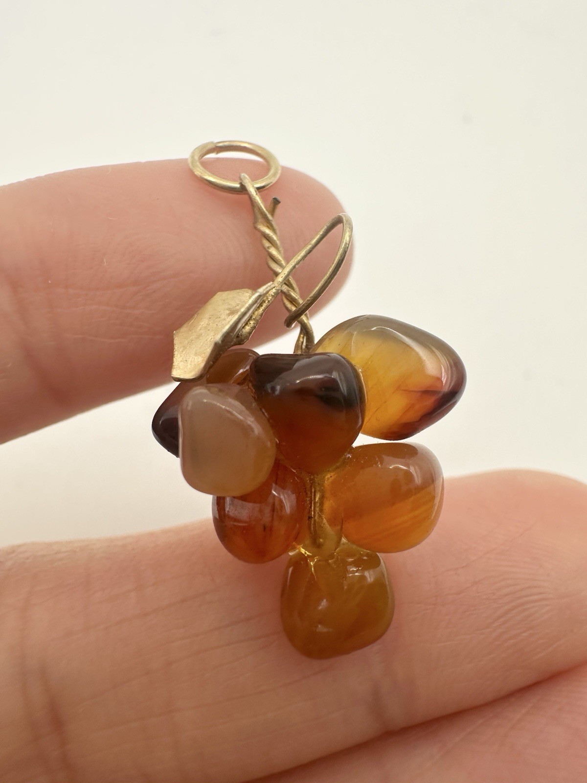 VINTAGE GOLD PLATED AGATE GRAPE CLUSTER PENDANT CHARM