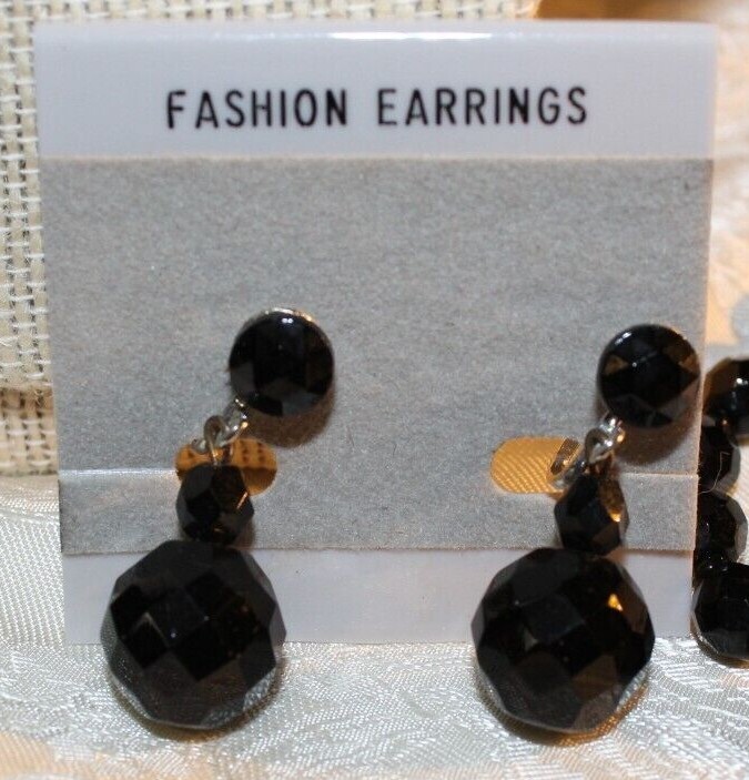 VINTAGE BLACK FACETED GLASS NECKLACE+ DANGLE CLIP GLASS EARRINGS LOVELY SET