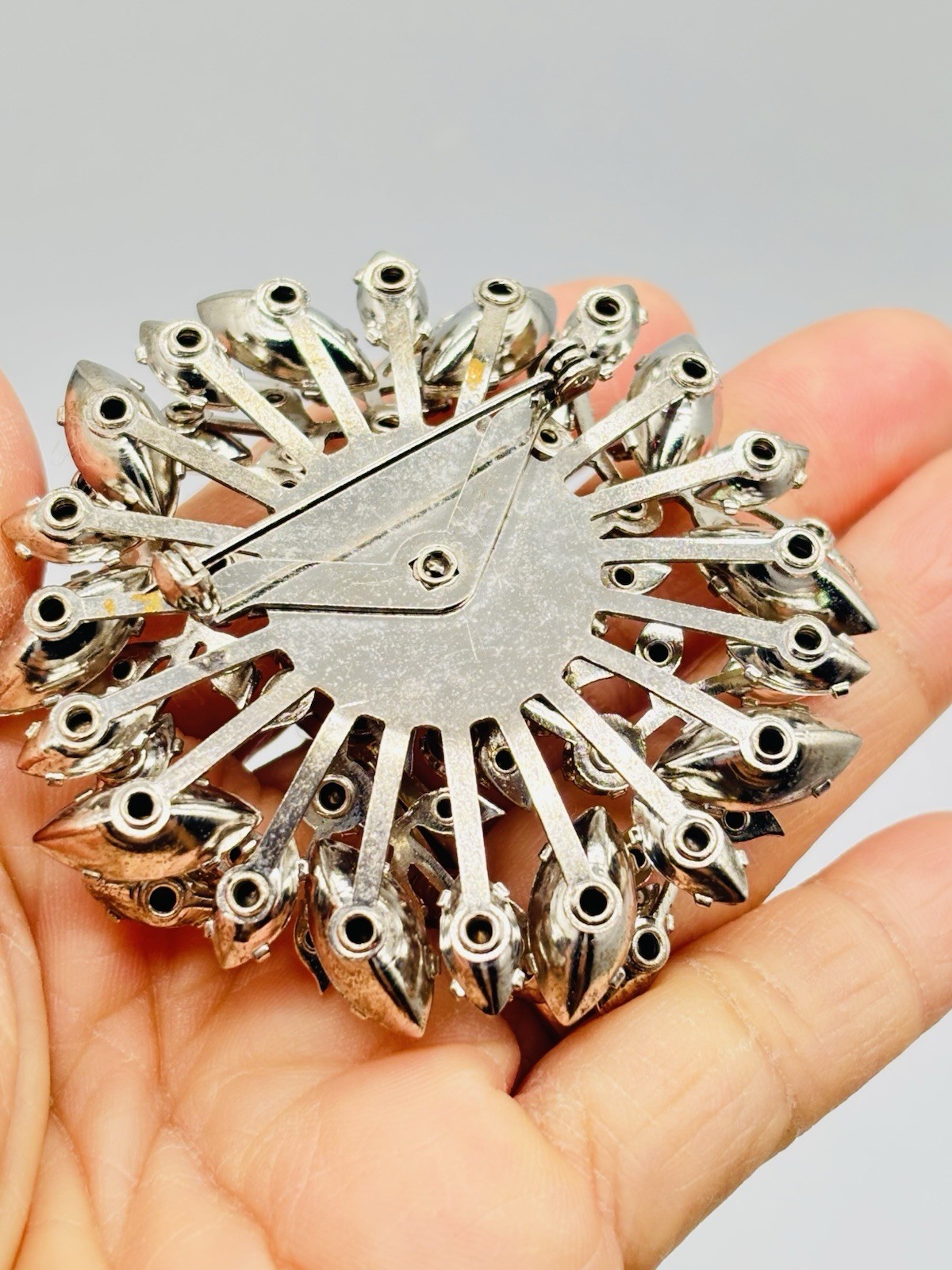 Vtg Unmarked Beau/Judy Lee? Clear Glass Rhinestone Flower Snowflake Pin Brooch