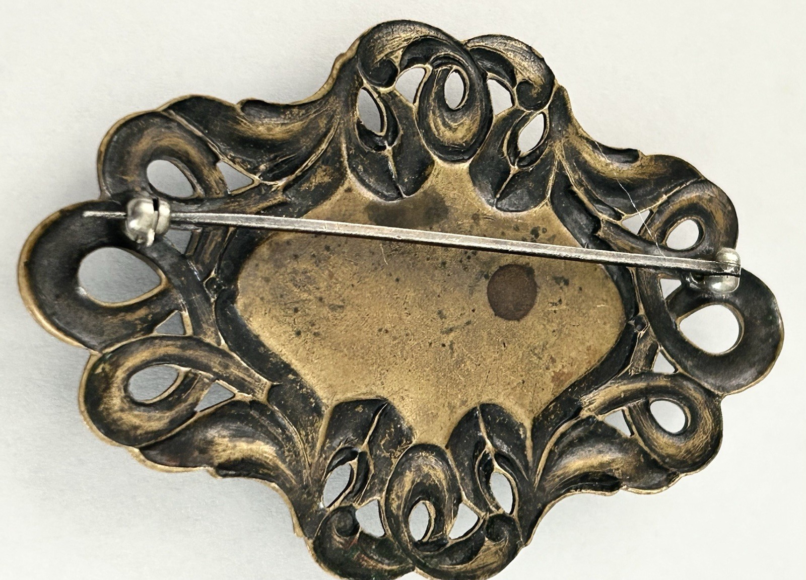 VINTAGE LARGE DECO / NOUVEAU BROWN AGATE GLASS CABOCHON SCROLL PIN