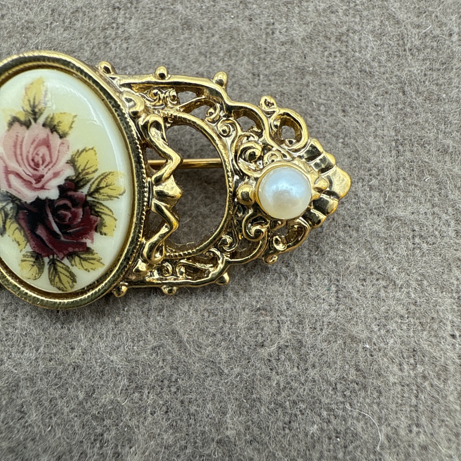 Vintage 1980’s Victorian Revival Brooch Gold Tone Rose Faux Pearls