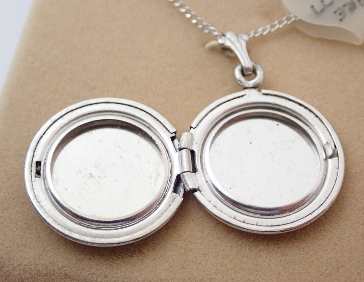 Vintage Brushed Round Silver Photo Locket Pendant Necklace Gold Filled Chain NOS