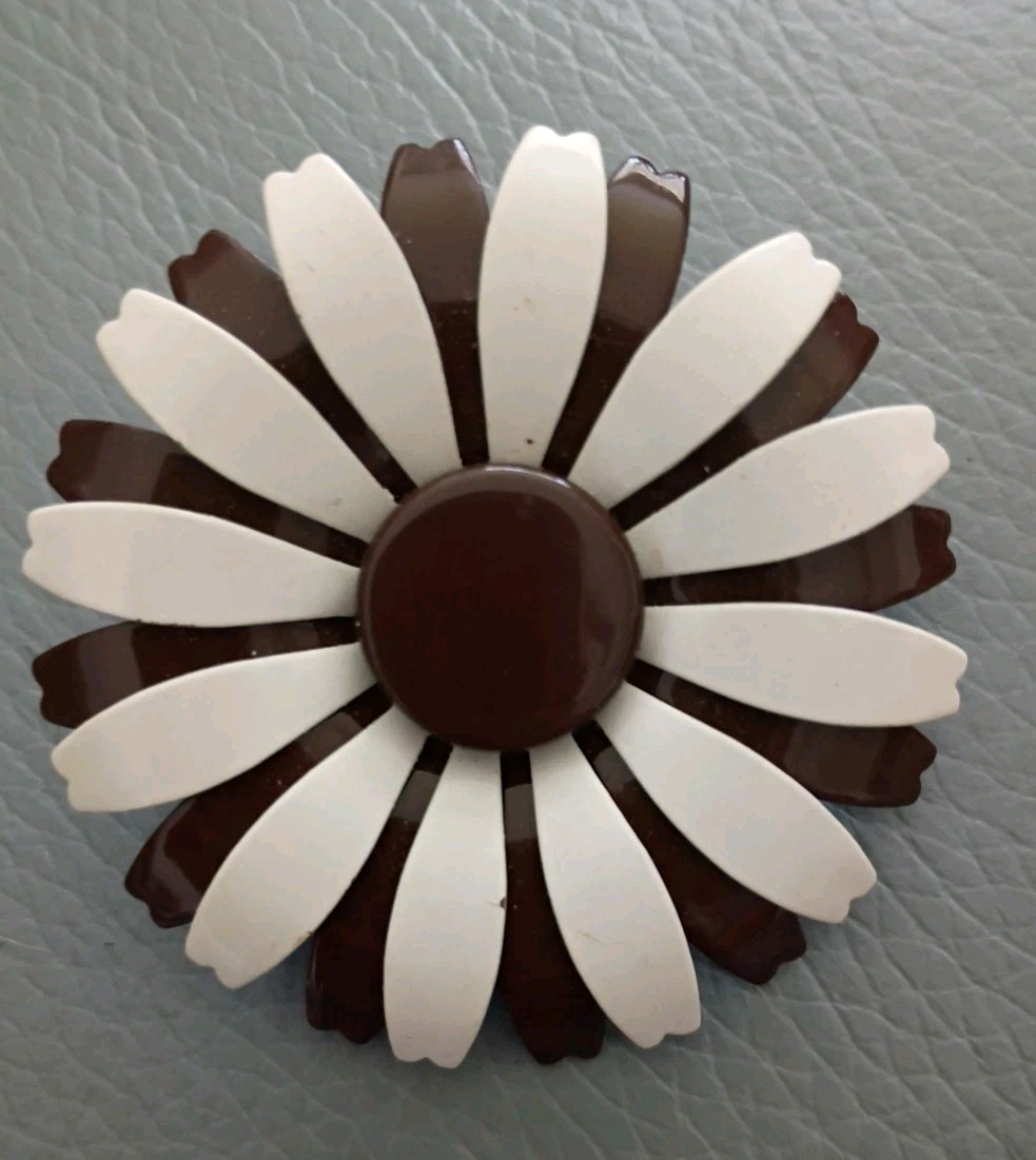 Brown & White Enamel Chrysanthemum Flower Pin Brooch & Pendant Vintage
