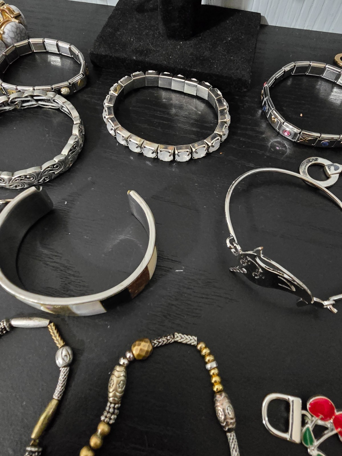Gigantic Mixed metals material an color lot of 70+ braceletn, signed /unsigned