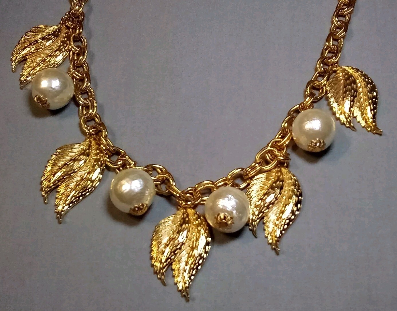 Vintage Gold Tone Double Link Textured Leaves Simulated Pearls Necklace 18-3/4″
