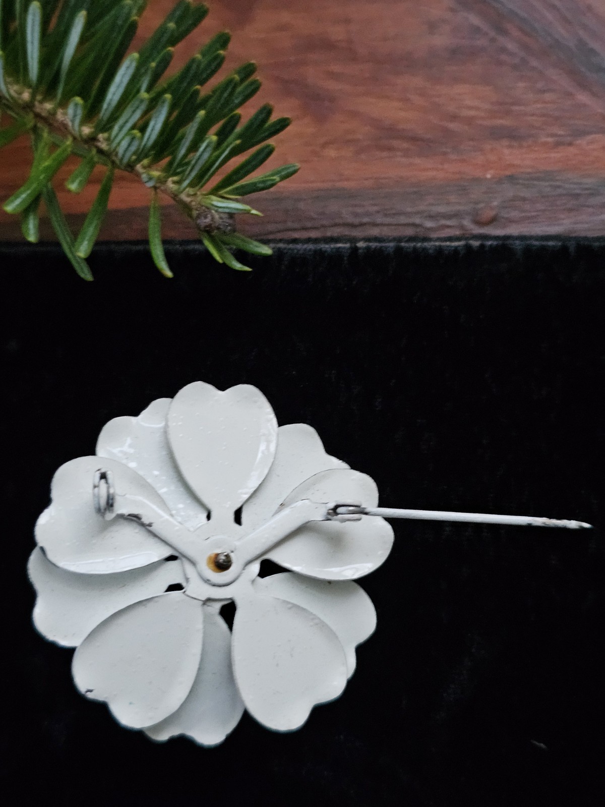 Vtg Brooch Flower Enamel Metal Retro Hippy Mod 60’s White & Black Pin 1.5″ Mcm