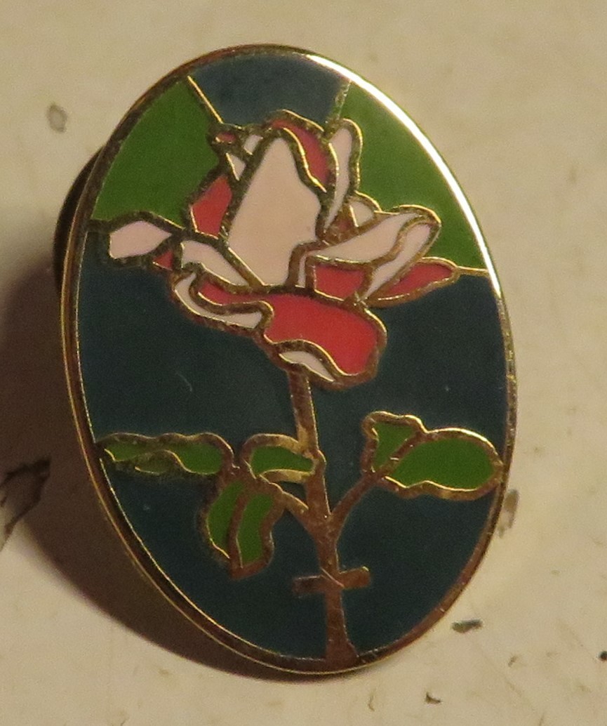 Pink Iris Rose Flower Cross Gold Tone Vintage Lapel Pin Valley Casting Hat 7/8″T