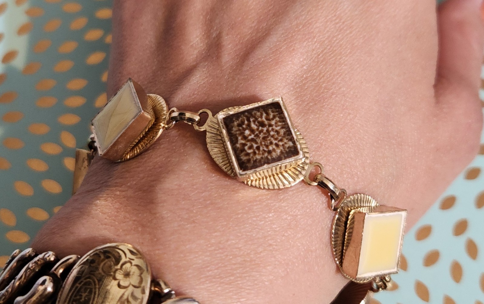 VTG 1960’s GOLDTONE BRACELET SPLOTCH BROWN & WHITE, LIGHT YELLOW Tiles