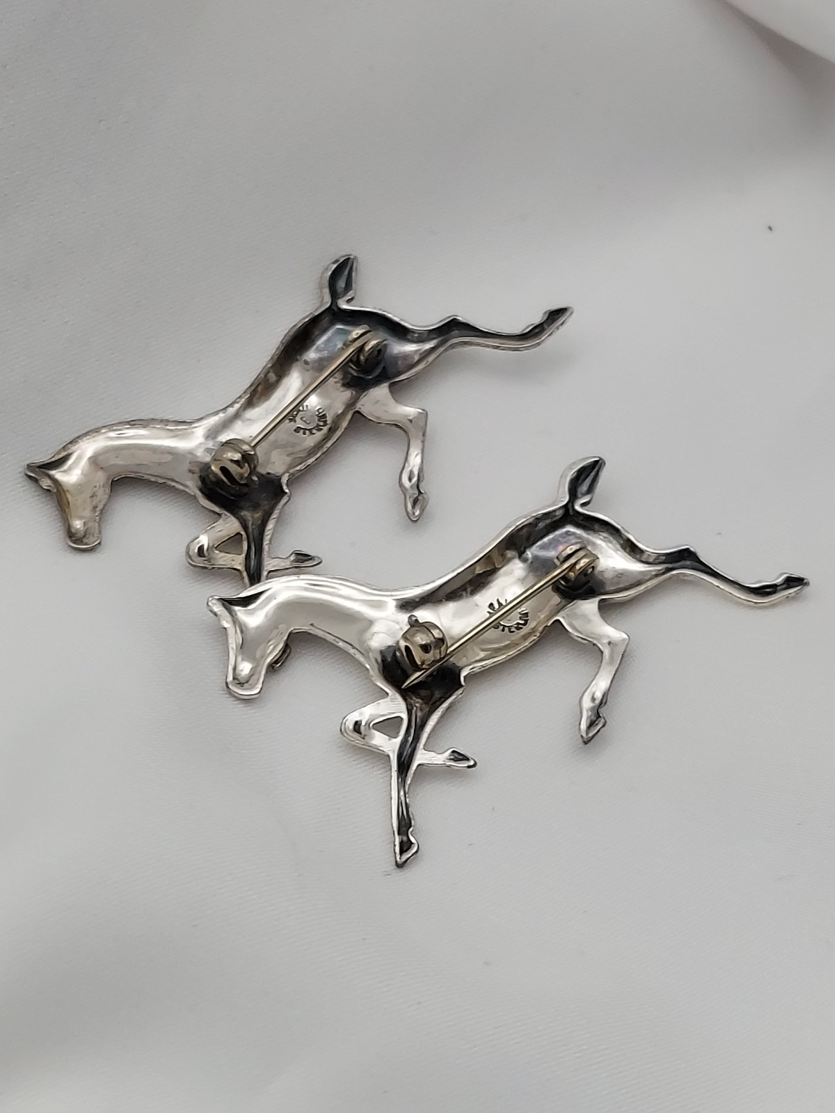2 Vintage Beau Sterling Running Race Arabian Horses Brooch Equestrian 8.04g