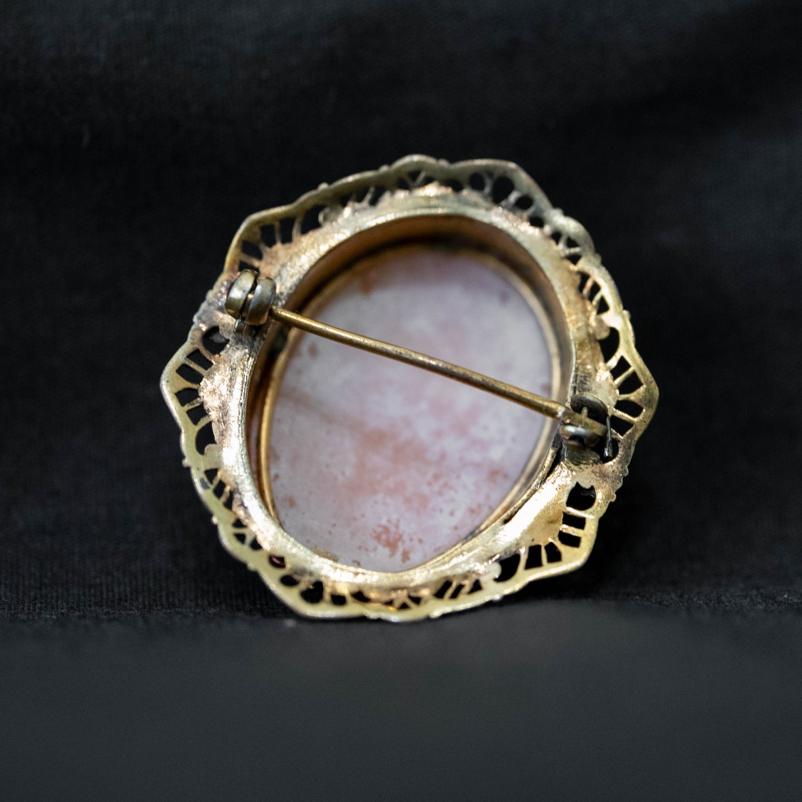 🕊️ Gold Cameo Brooch 🌸 Art Deco Filigree Lady Portrait c.1930s