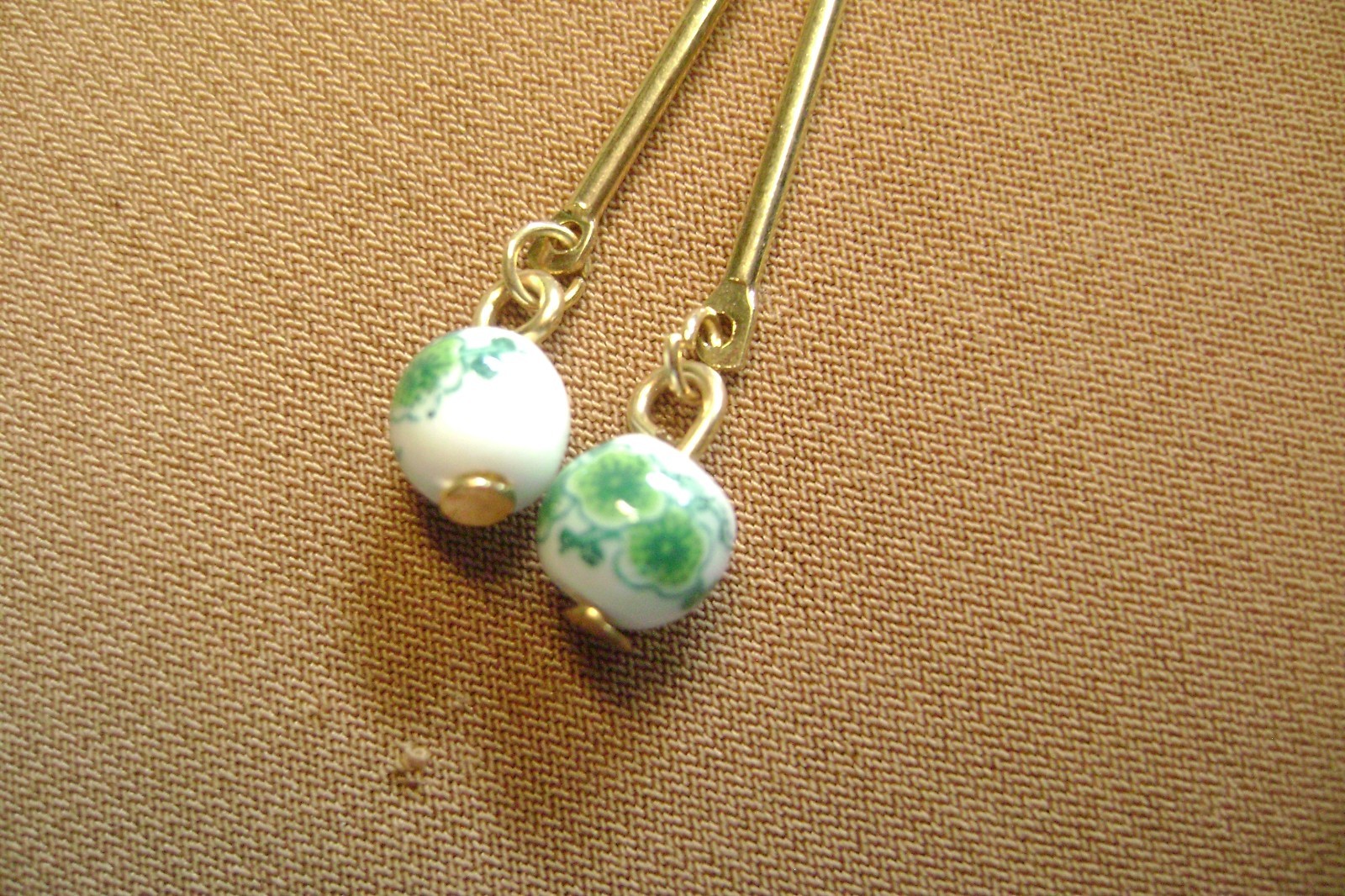 NWOT- LONG DANGLE ACRYLIC CHINESE FAN,FLOWERS BEADED 3″ HOOK PIERCED EARRINGS