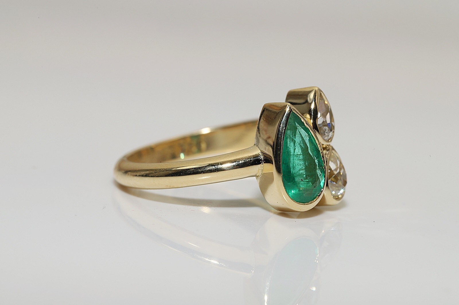New Made 18k Gold Natural Old Pear Cut Diamond And Emerald Decorated Ring