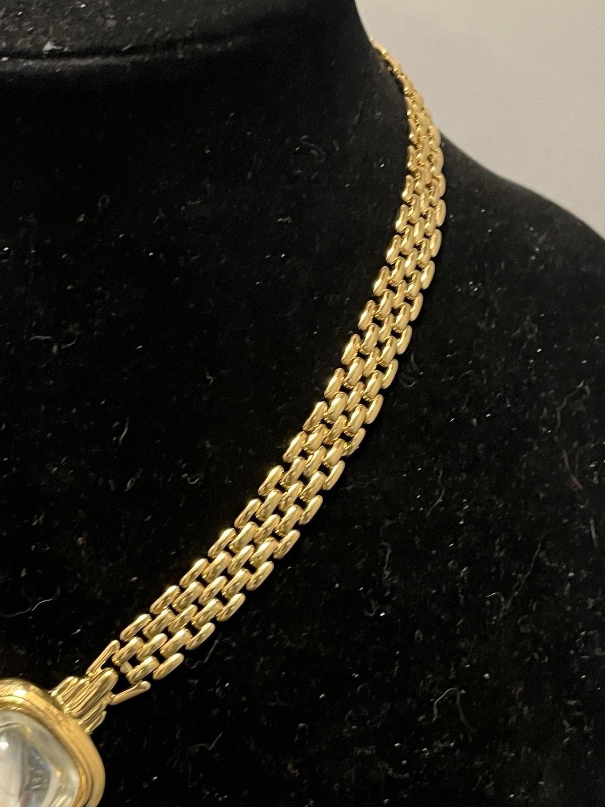 VINTAGE 16″ TRIFARI WEAVE CLEAR GLASS PENDANT GOLD TONE NECKLACE