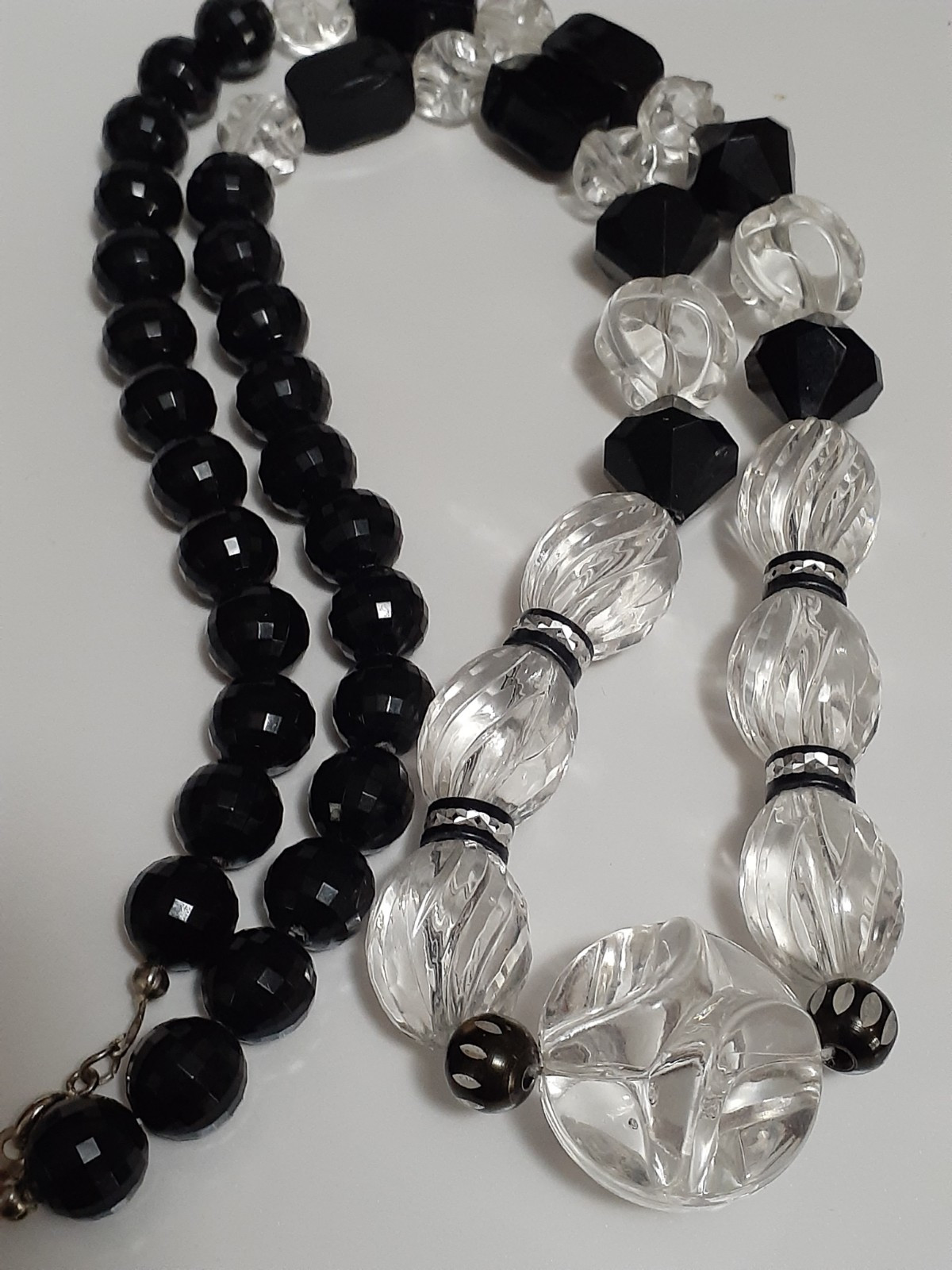 Vintage black & clear lucite bead chunky necklace w/rondelle spacer beads 25″
