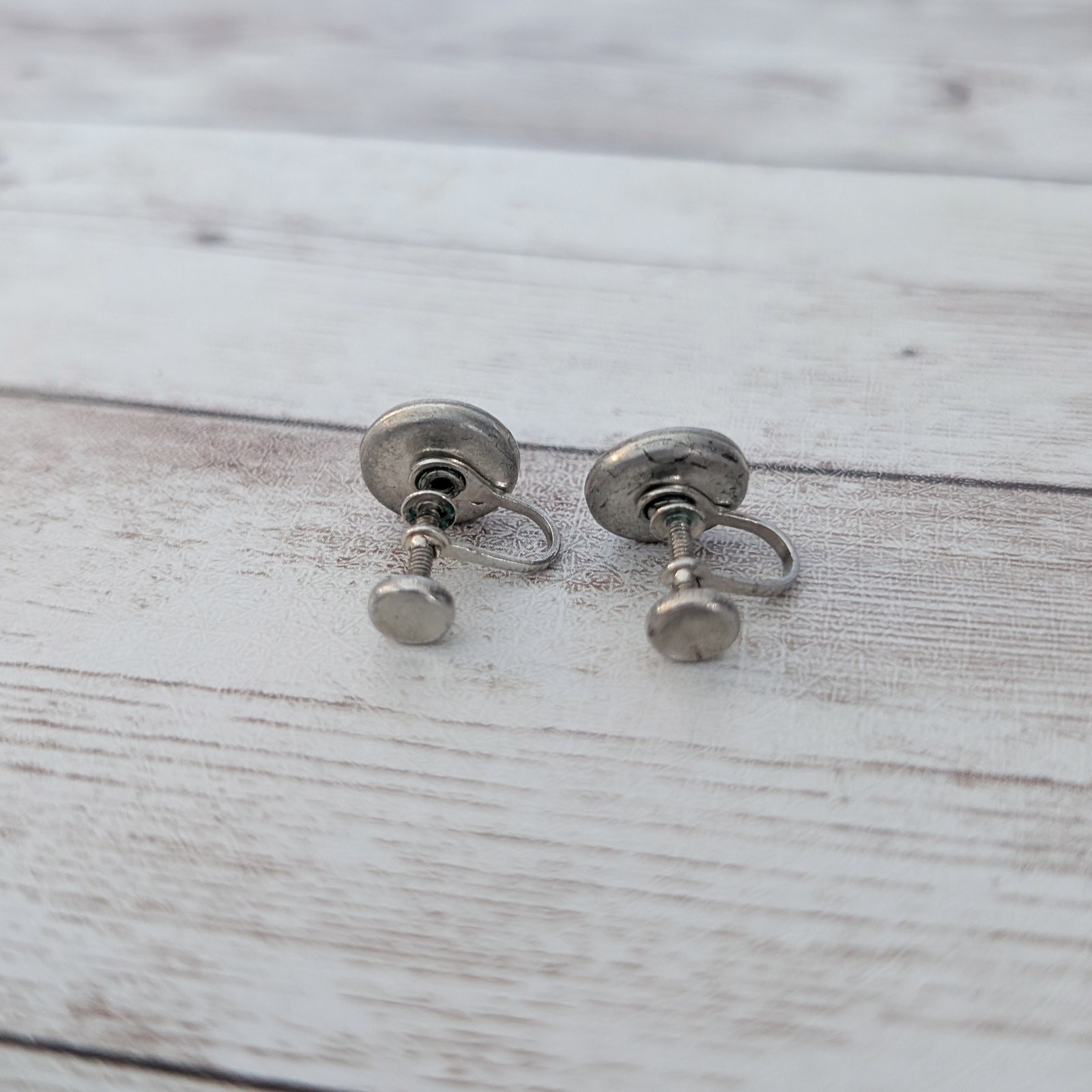 Vintage Screw Back Earrings 3/8″ Clear Gems – Metal is Tarnished