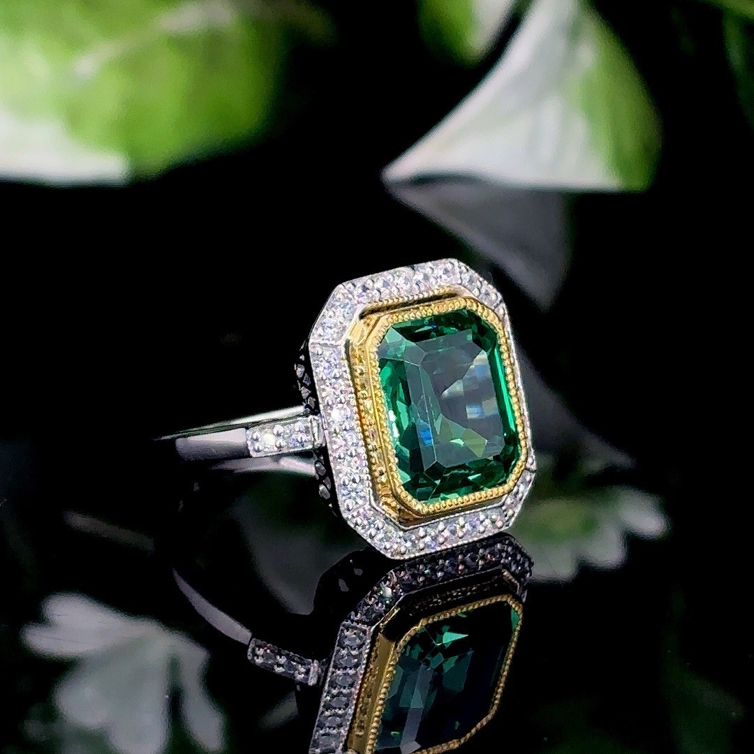 10.85 Ct Vivid Green Beryl Emerald Cut Stone Vintage Engagement Wedding Ring