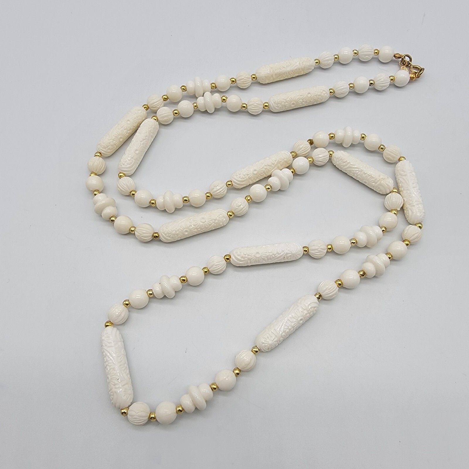 VTG Sarah Coventry Beaded Flapper Necklace White Lightweight Flower Retro 40″