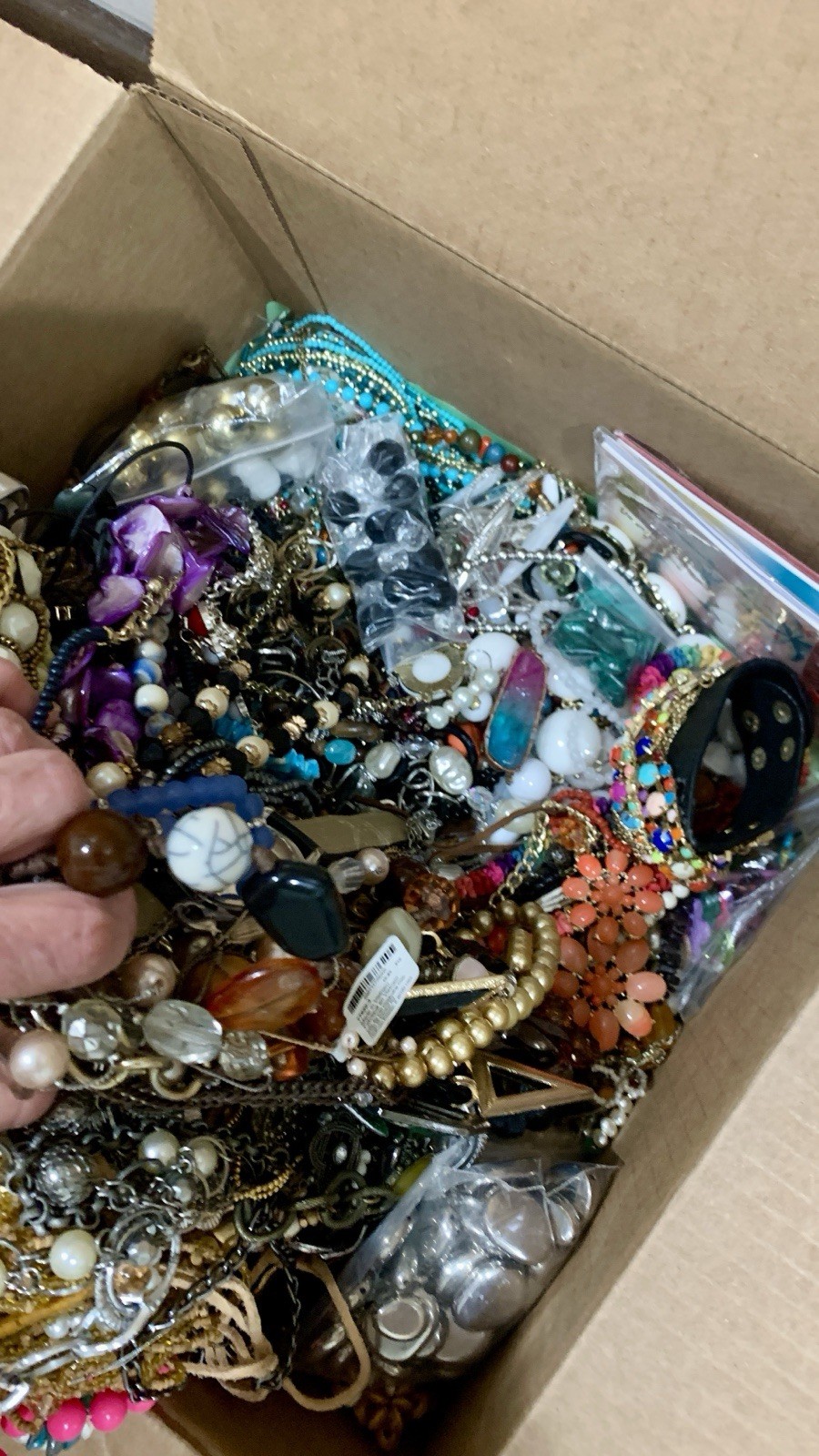 HUGE 19+ POUNDS COSTUME JEWELRY CRAFT WEAR TANGLED JUNK JEWELRY MAKERS LOT# 22