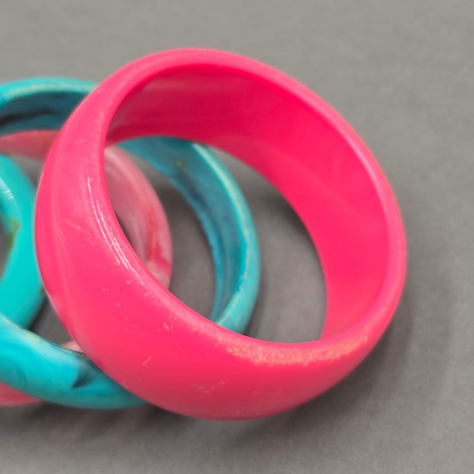 Vintage Retro Lucite Bangle Bracelet 8″-9″ Pink Blue Marbled Swirl 60s Set 6