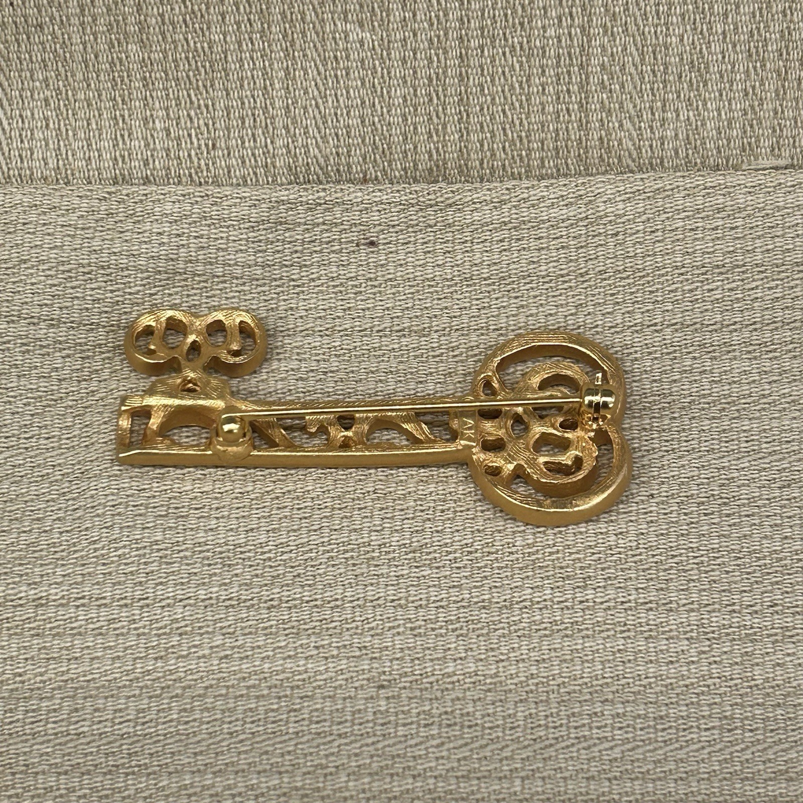 Lot of 9 Assorted Vintage Brooches