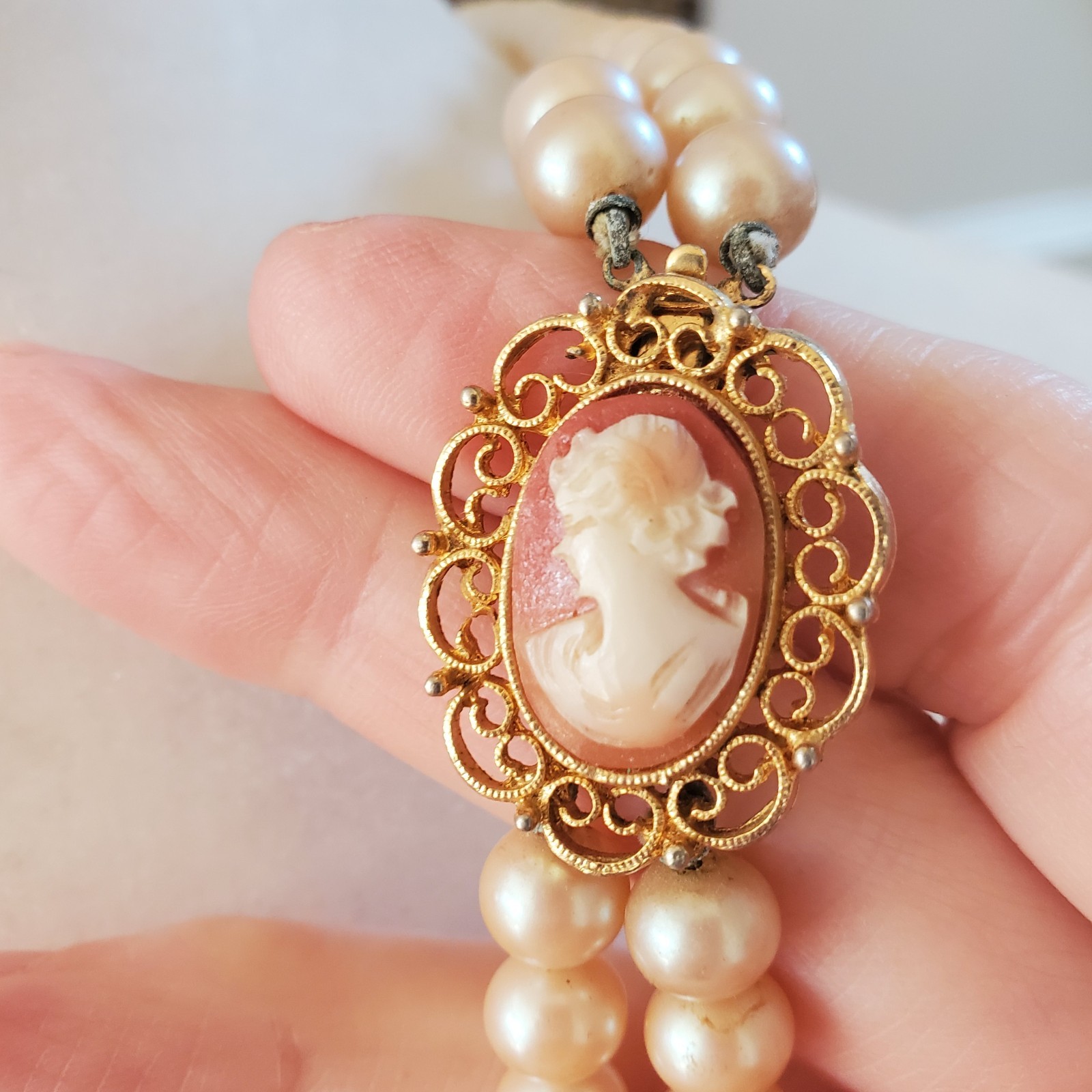 Cameo Dbl Pearl Strand Necklace 27″ Insert Clasp Carved Filigree Hand Knotted
