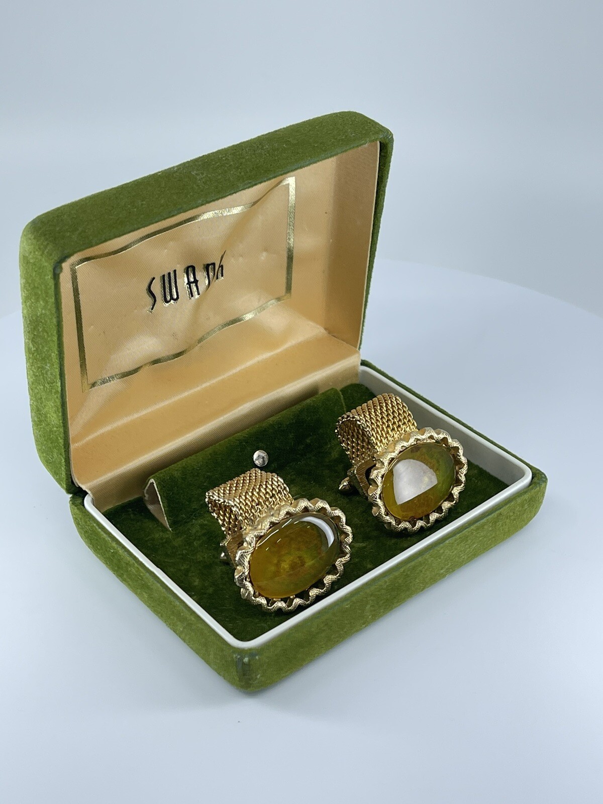 Swank Wrap Cufflinks oval green and brown resin Ruffled edge design