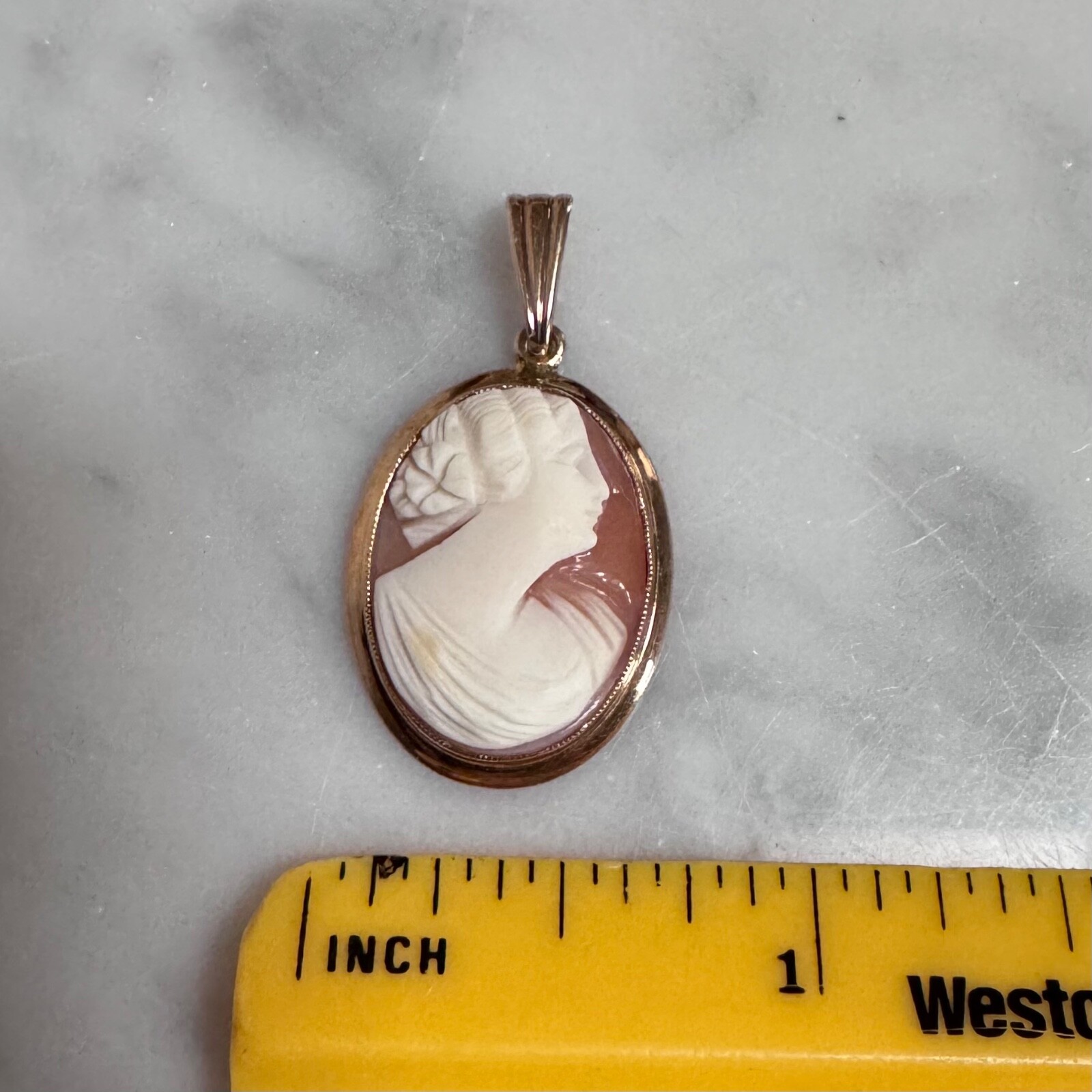 Signed BDA Vintage 10K Yellow Gold Craved Shell Cameo Pendant 3.22 Grams