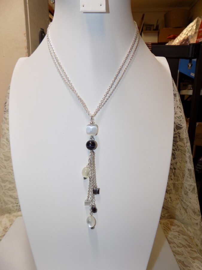 J692-VINTAGE NECKLACE~SILVER TONE WITH BLACK & WHITE DANGLES~17″