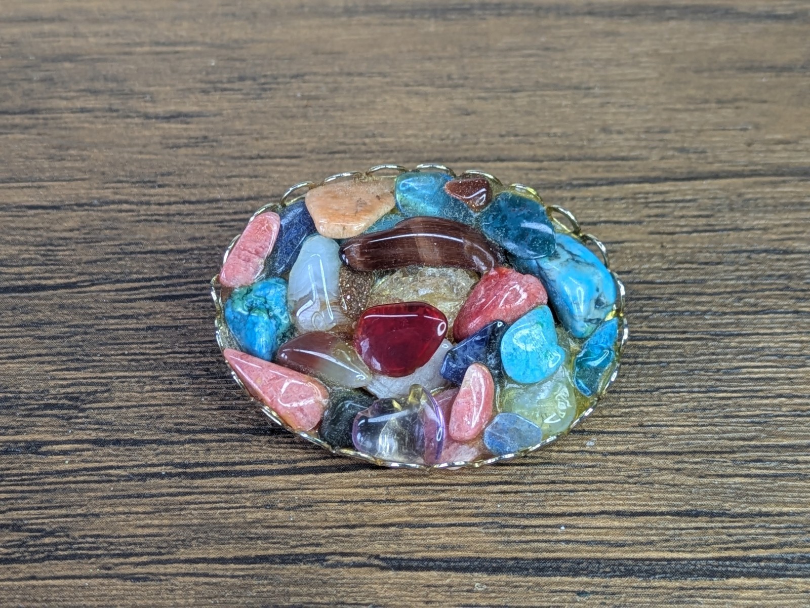 Vintage – 1⅝” Metal Pinback Brooch, Small Colorful Ocean Stones Set in Resin