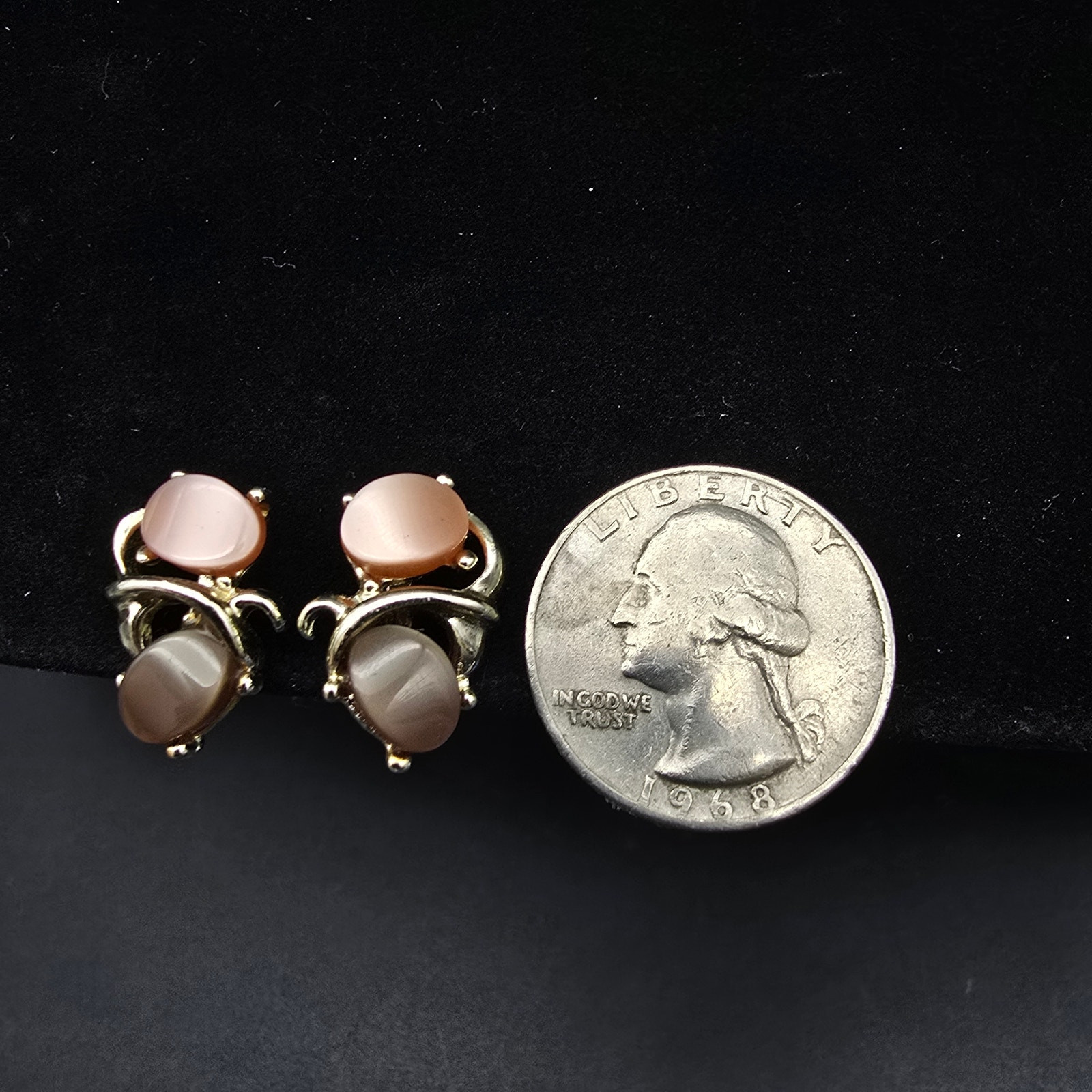Thermoset Clip On Earrings Mauve Brown Peach Gold Tone Vintage Jewelry