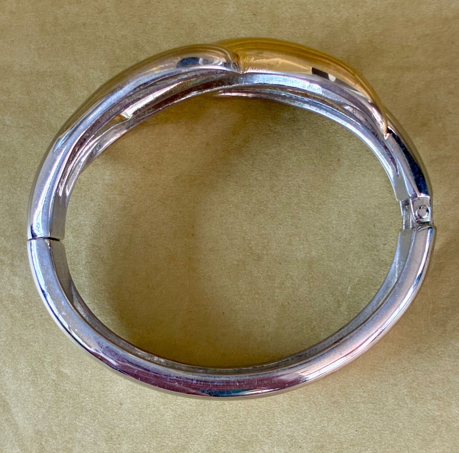 Vintage Modernist Gold & Silver Tone Hinged Bangle Bracelet Open Metal Swirl 8″