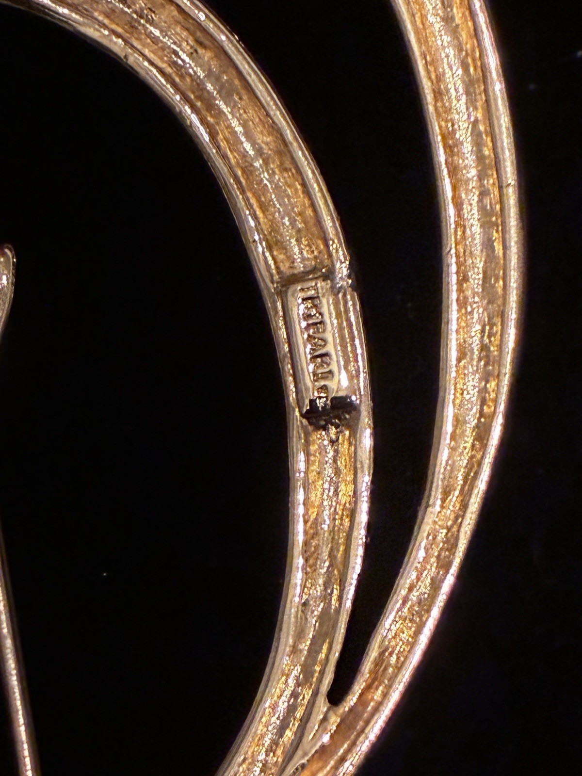 VINTAGE TRIFARI TM GOLD DOUBLE SWIRL BROOCH / PIN – BEAUTIFUL PIN!!