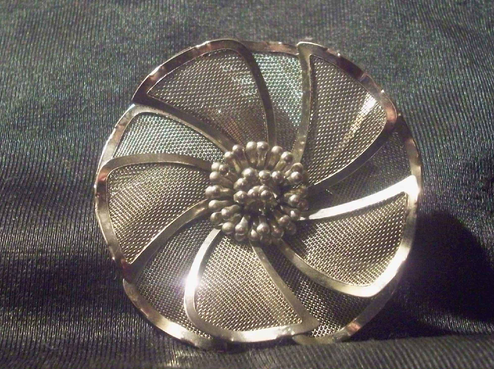Large 2 3/8″ Diameter Vintage Silver Tone Mesh Flower Brooch Pin Signed BED.