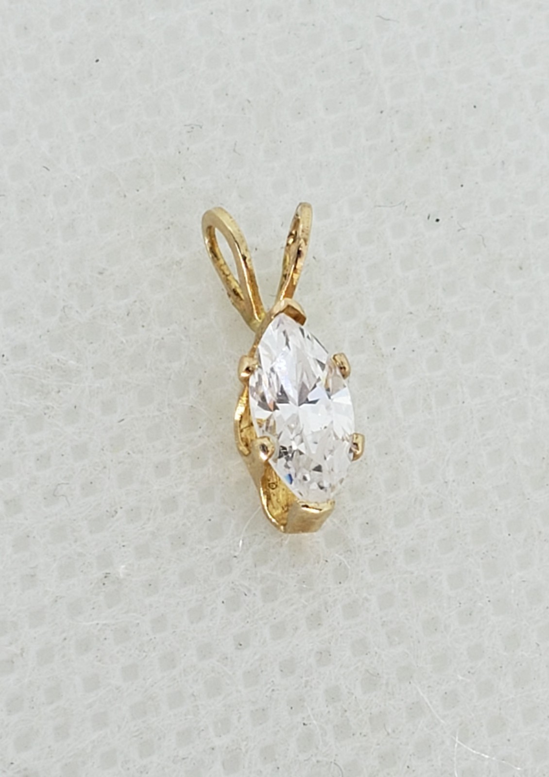 Vintage Pretty 14K Yellow Gold Marquise CZ Navette Solitaire Pendant – 0.35 tcw