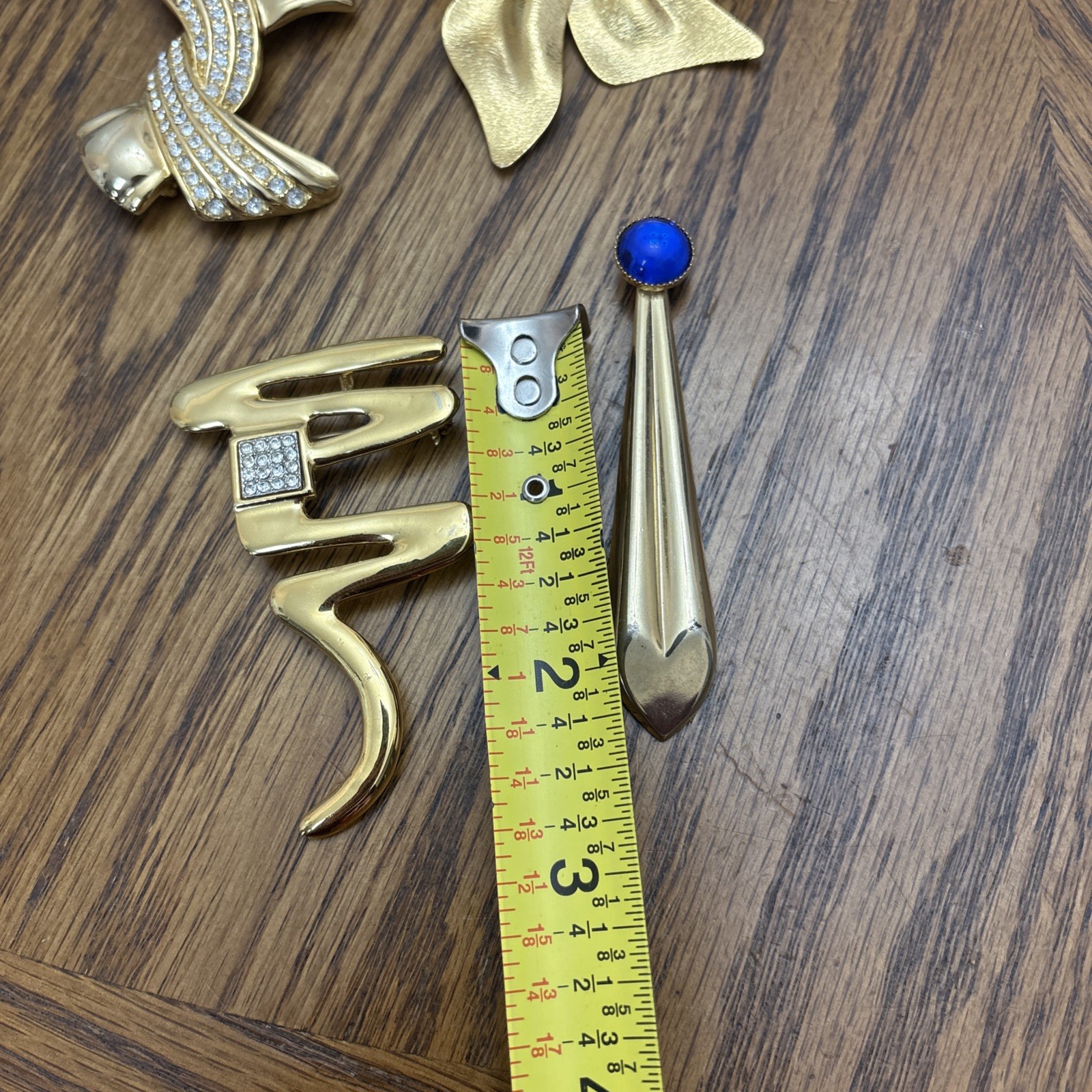 Set Of 4 Vintage Brooches Golden Tone Different Shapes