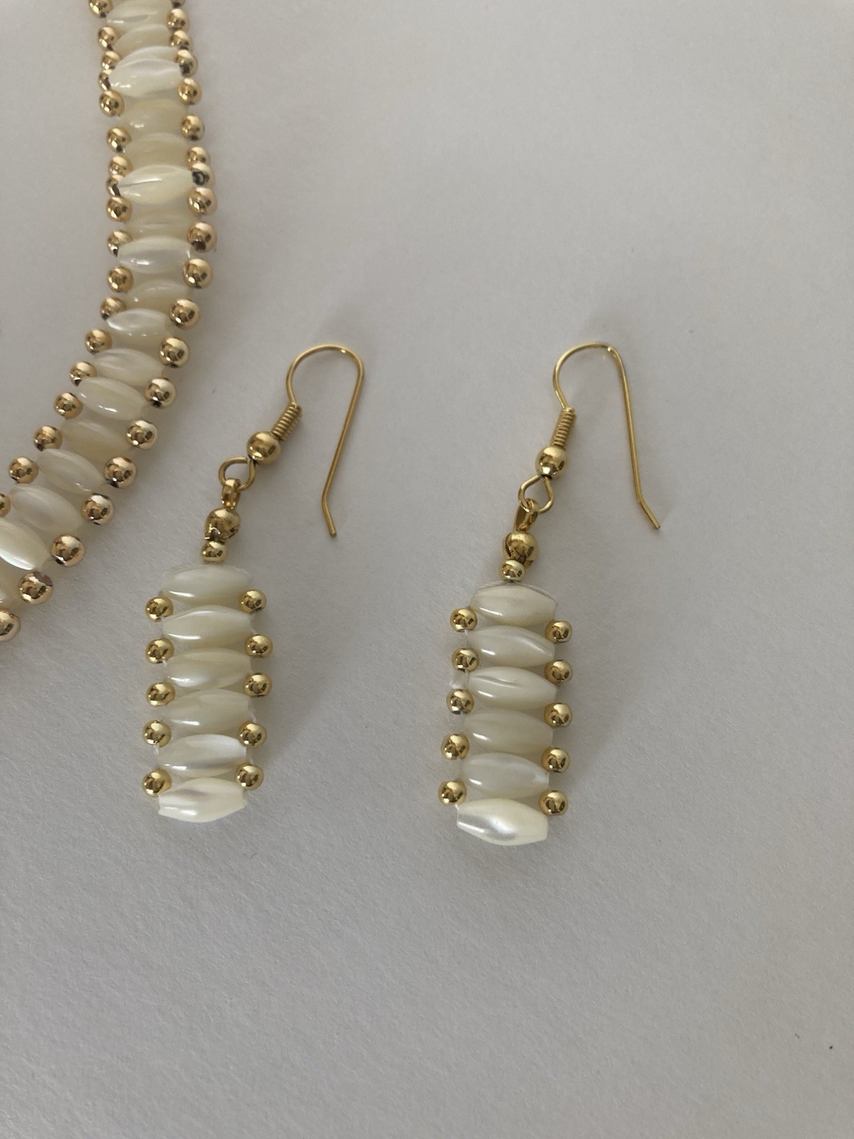 Vintage Set of White Shell Beaded Necklace And Matching Earrings.