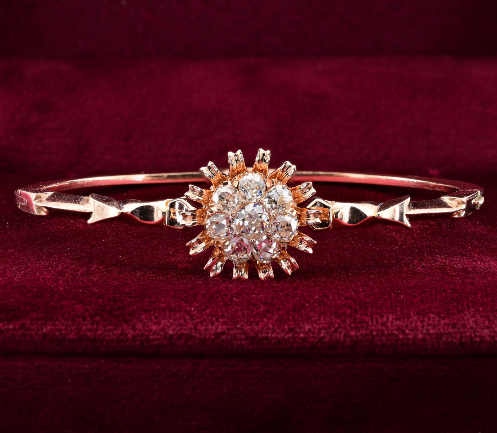 Victorian 2.50 Ct F/G VVS/VS Diamond Daisy Bangle