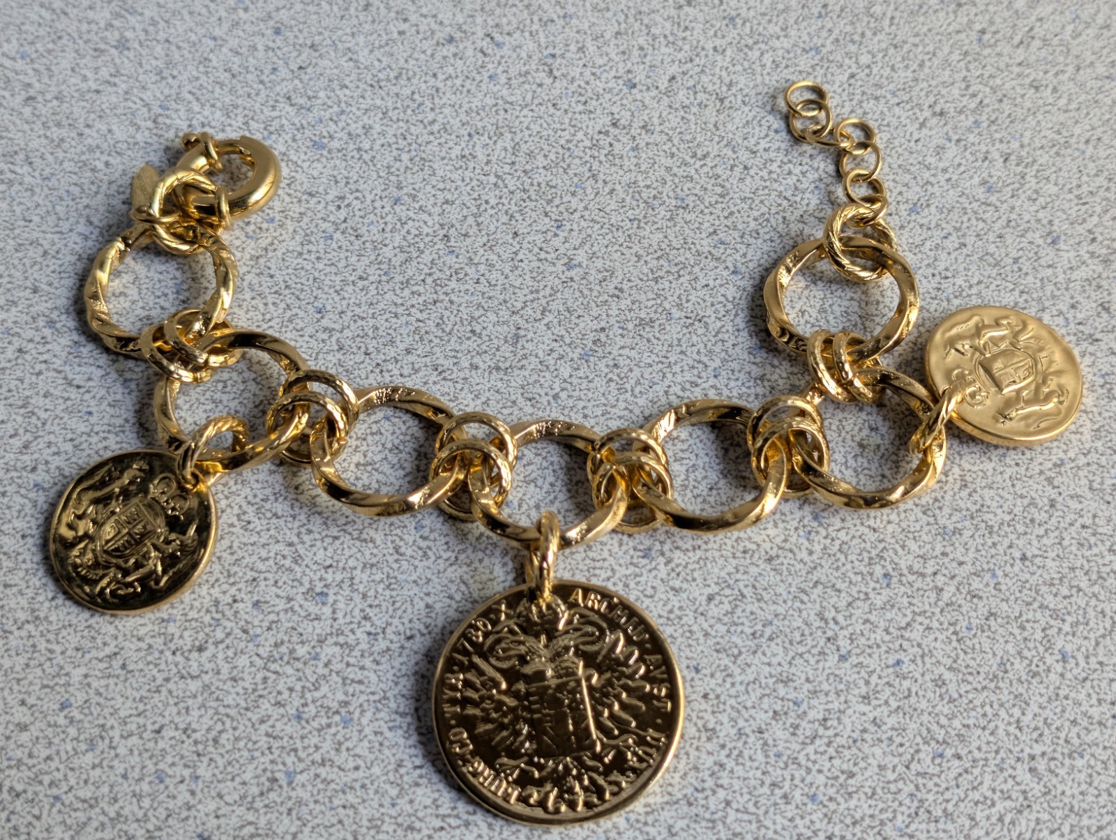 VNTG BELLEZZA TEXTURED CIRCLE ROLO LINK FAUX COIN BRACELET LOBSTER CLASP~8.5 IN.