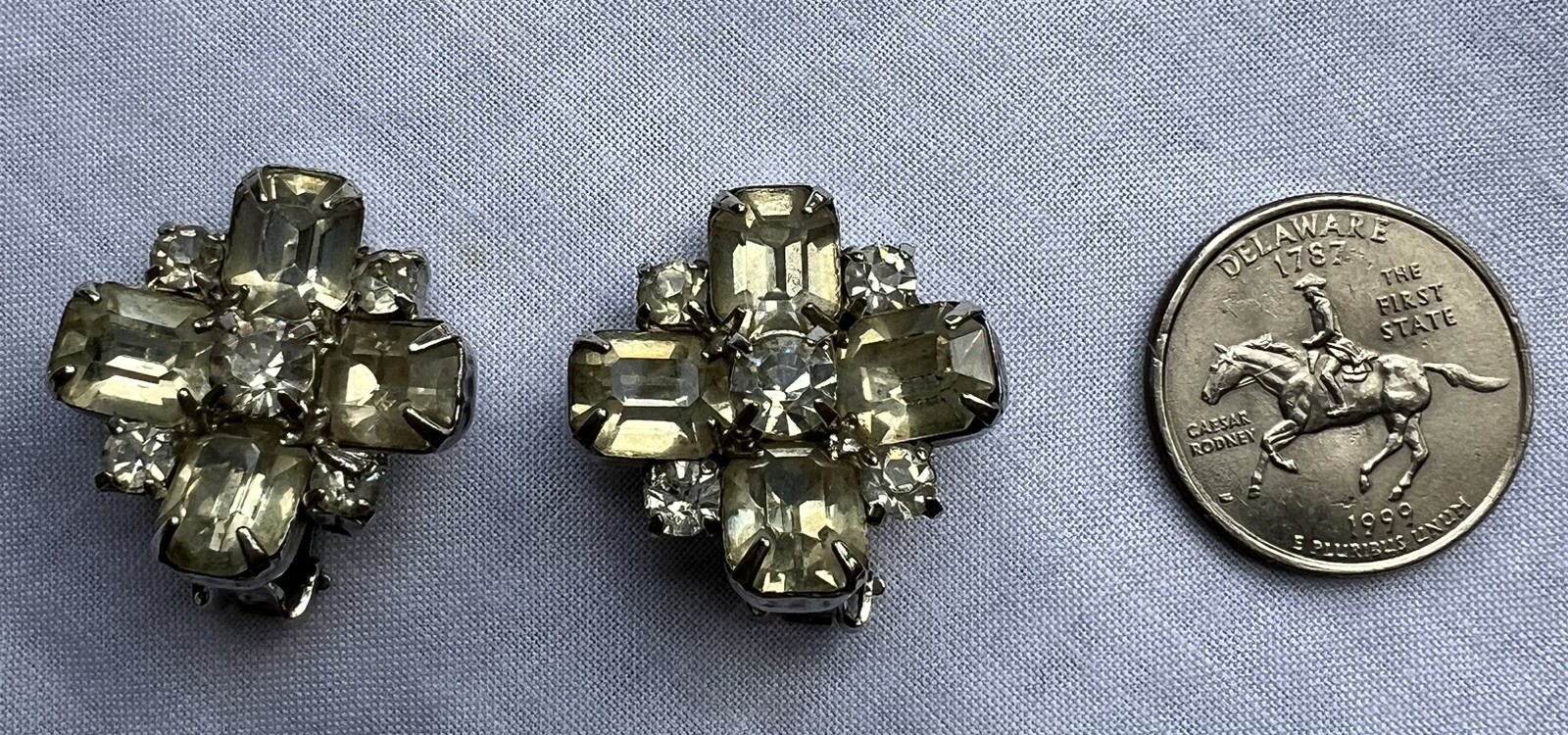 Vintage Flower Rhinestone Clip On Earrings Emerald And Round Cut Clear Prong Set
