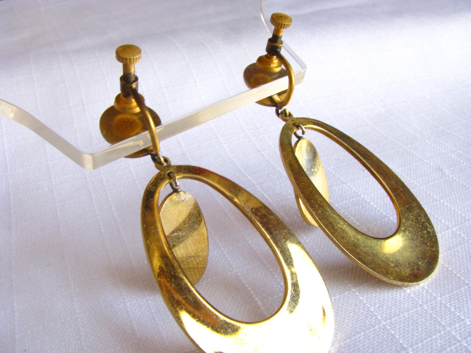 Vintage DAMASCENE STYLE Screwback DANGLE Drop EARRINGS Hoop Oval Gold Tone