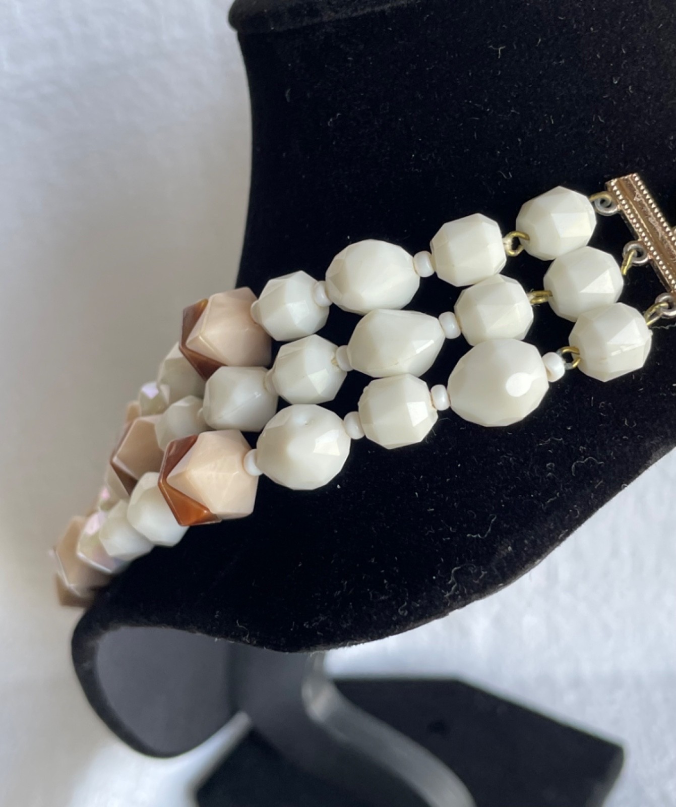 Vintage 3 strand choker neckless, white/brown. Germany