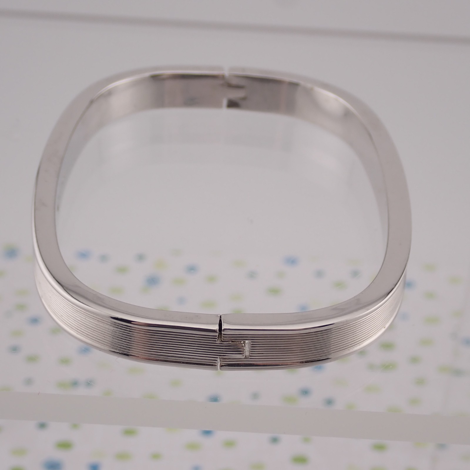 Vintage Monet Oblong Tension Close 6 1/2″ Hinged Silver Tone Bangle Bracelet